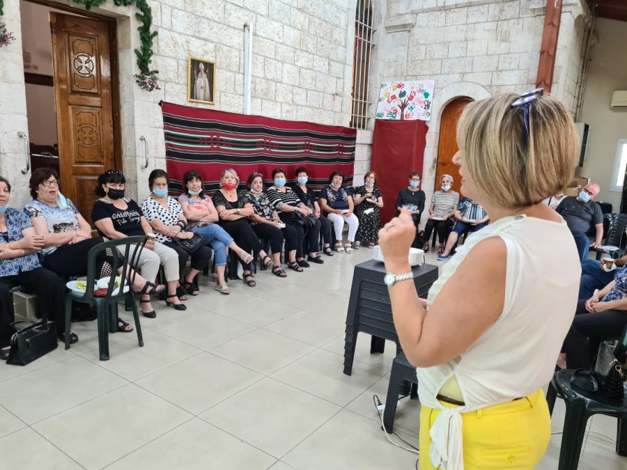 الرملة - ترانيم وتأمل من الكتاب المقدس وتغذية سليمة في نادي رواد المتقاعدين في كنيسة عمانوئيل الانجيلية